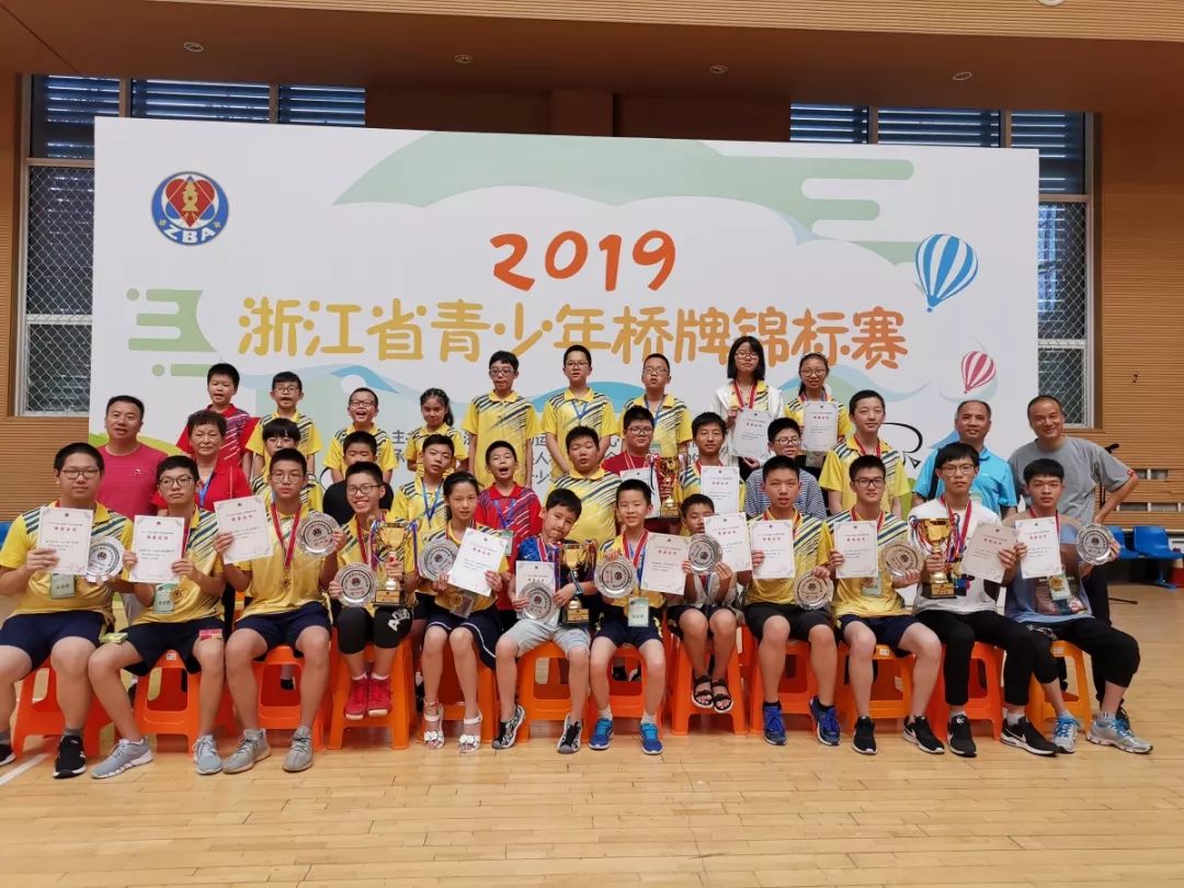 包含电竞锦标赛掀起高潮，闽南旋风队淘汰对手岭东麒麟队，战至最后一刻——团队防守值得称道的词条
